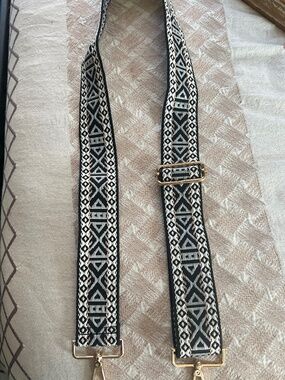 White/black/brown pattern crossbody strap